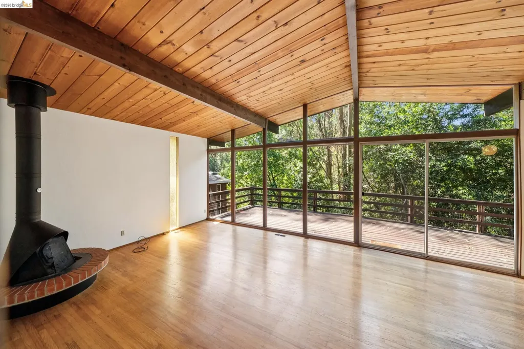 6725 Moore Drive Oakland CA 94611