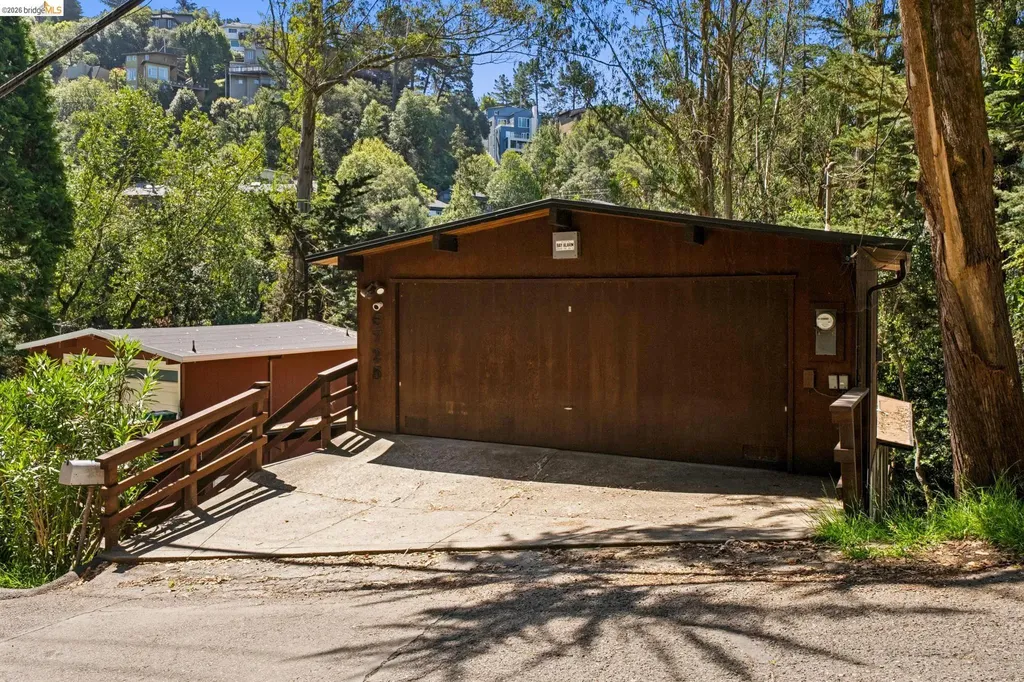 6725 Moore Drive Oakland CA 94611