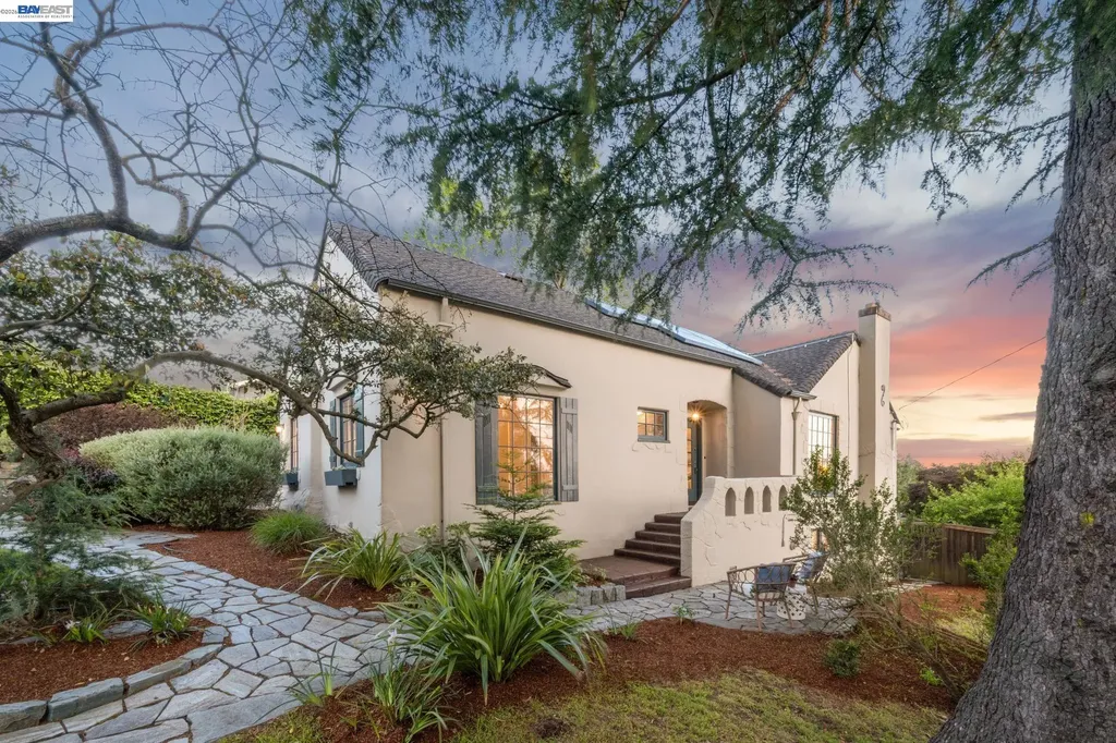 Oakland CA, 6968 Thornhill Drive