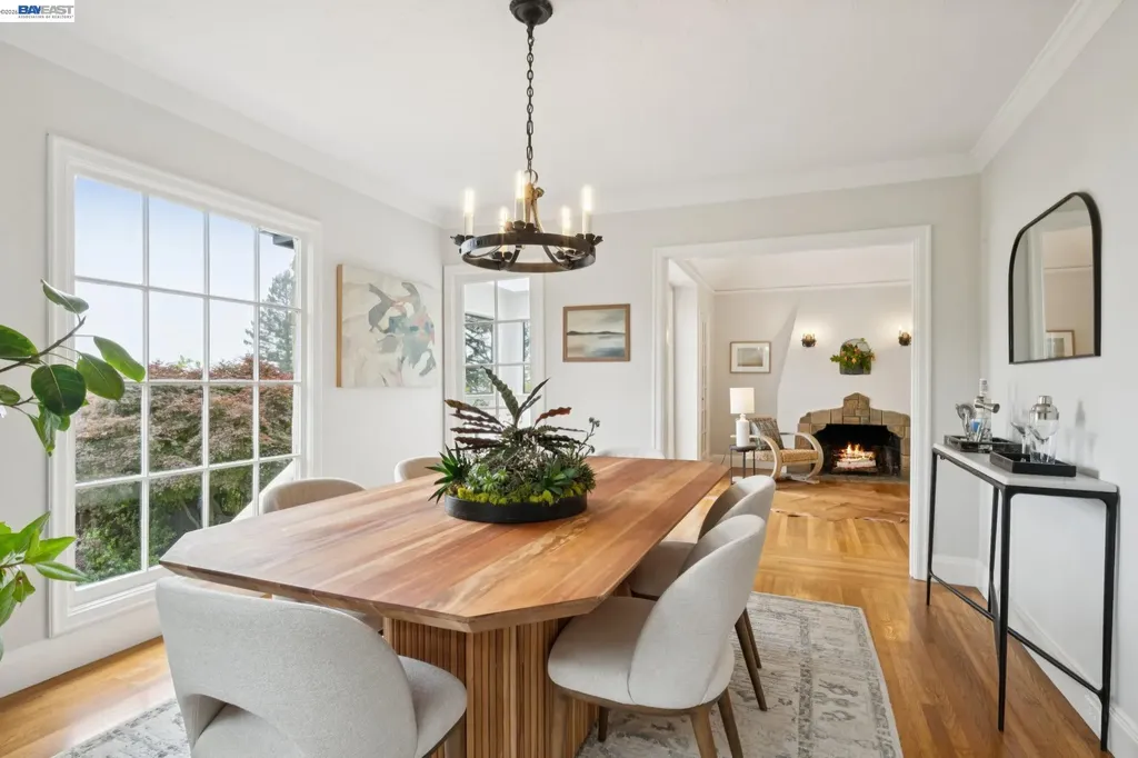 6968 Thornhill Drive Oakland CA 94611