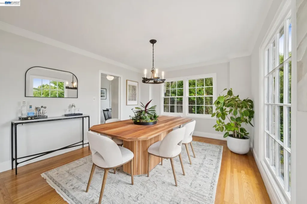 6968 Thornhill Drive Oakland CA 94611