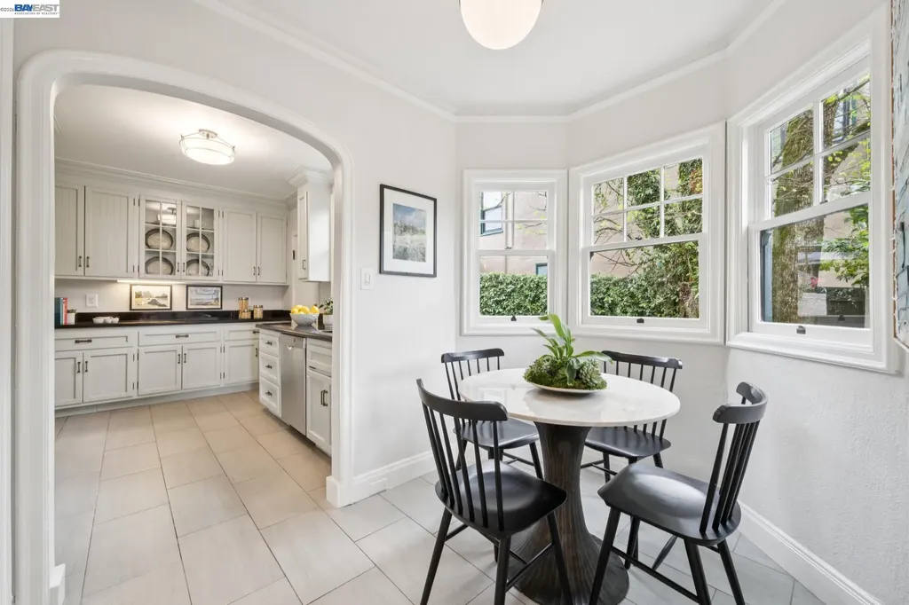 6968 Thornhill Drive Oakland CA 94611