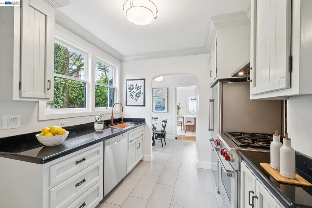 6968 Thornhill Drive Oakland CA 94611