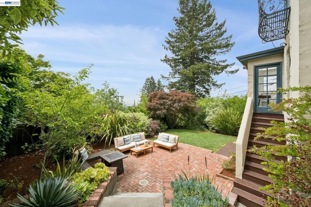 6968 Thornhill Drive Oakland CA 94611
