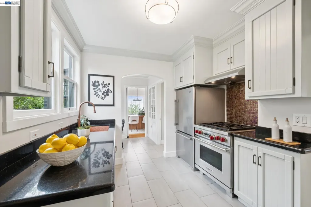6968 Thornhill Drive Oakland CA 94611