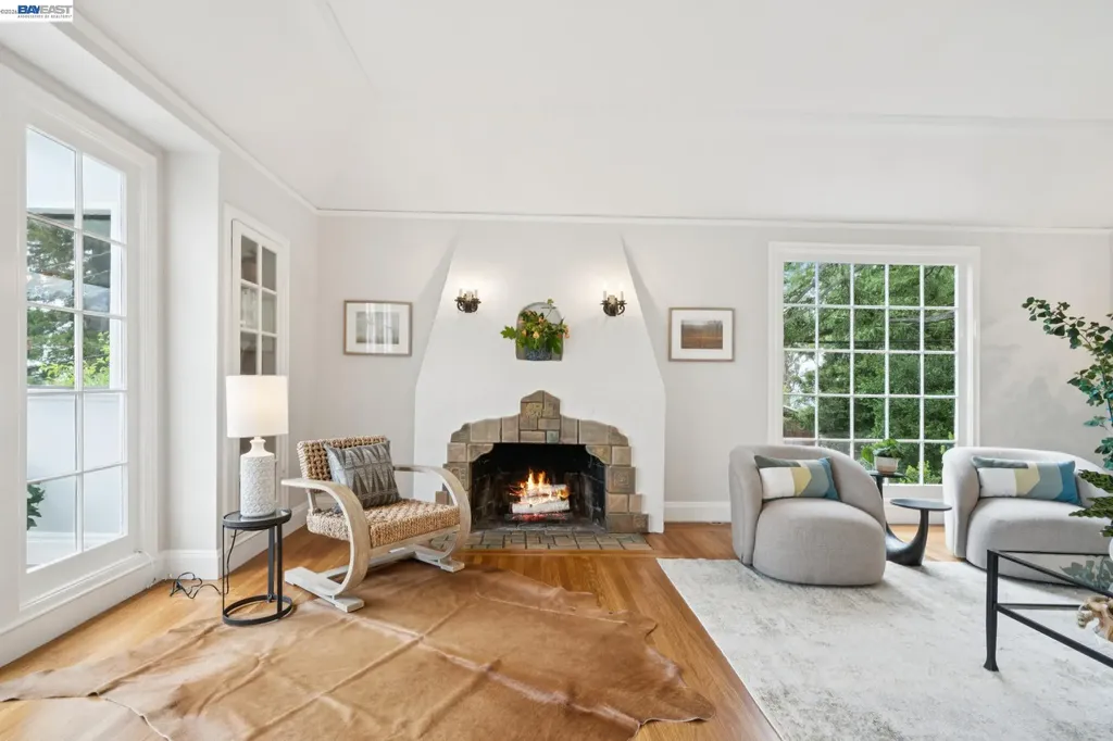 6968 Thornhill Drive Oakland CA 94611