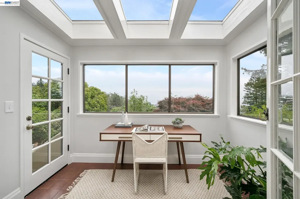 6968 Thornhill Drive Oakland CA 94611