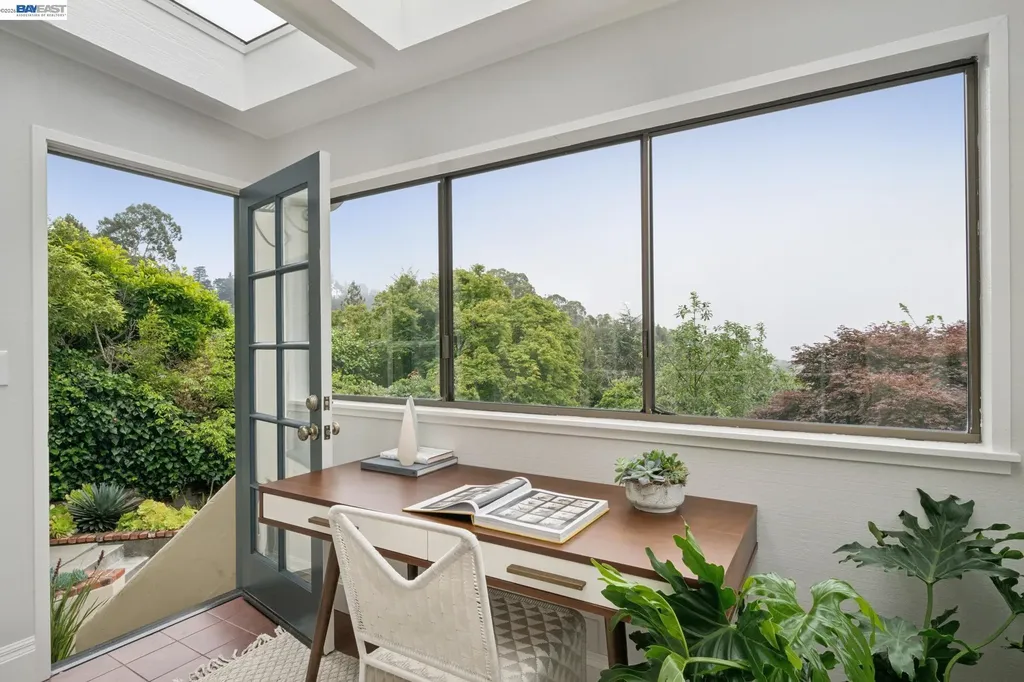 6968 Thornhill Drive Oakland CA 94611