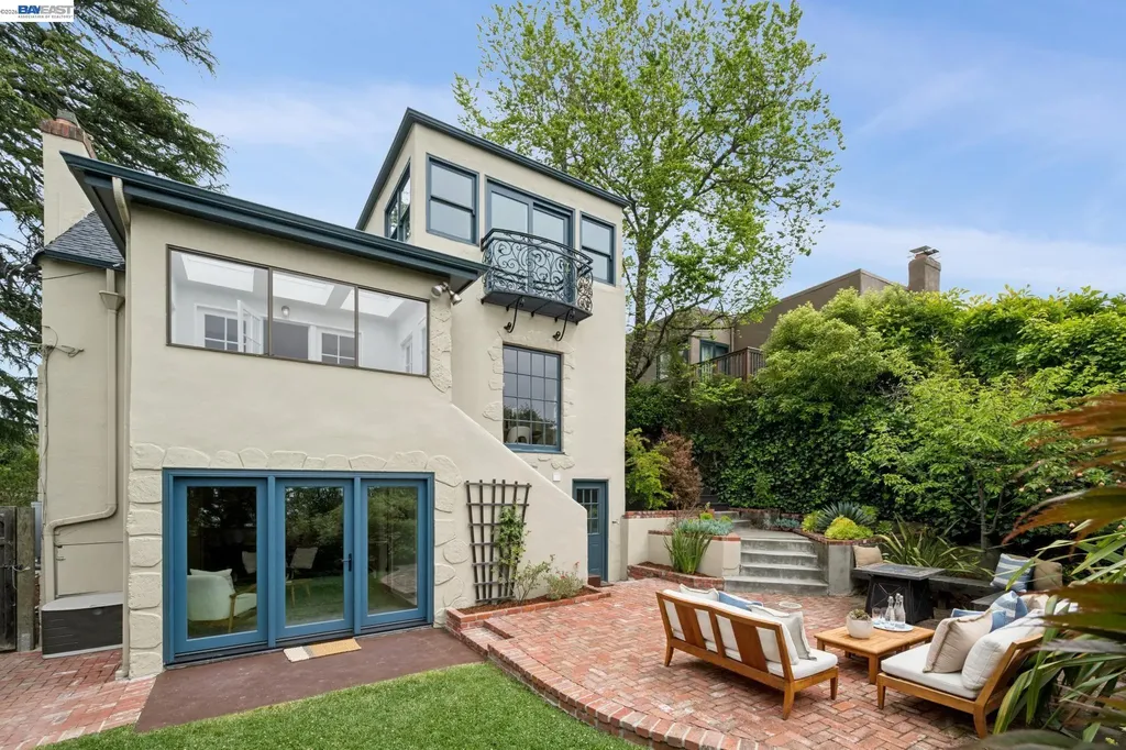 6968 Thornhill Drive Oakland CA 94611