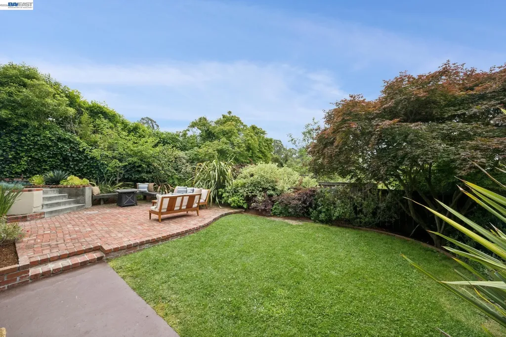 6968 Thornhill Drive Oakland CA 94611