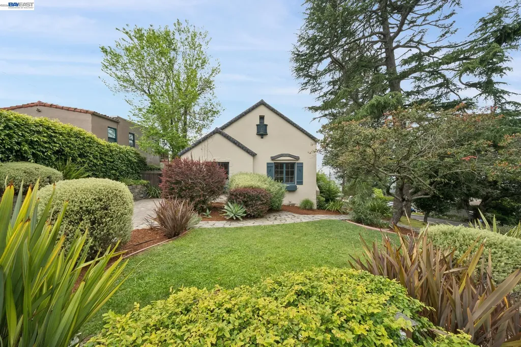 6968 Thornhill Drive Oakland CA 94611