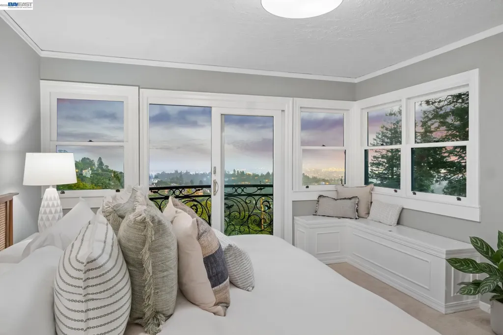 6968 Thornhill Drive Oakland CA 94611