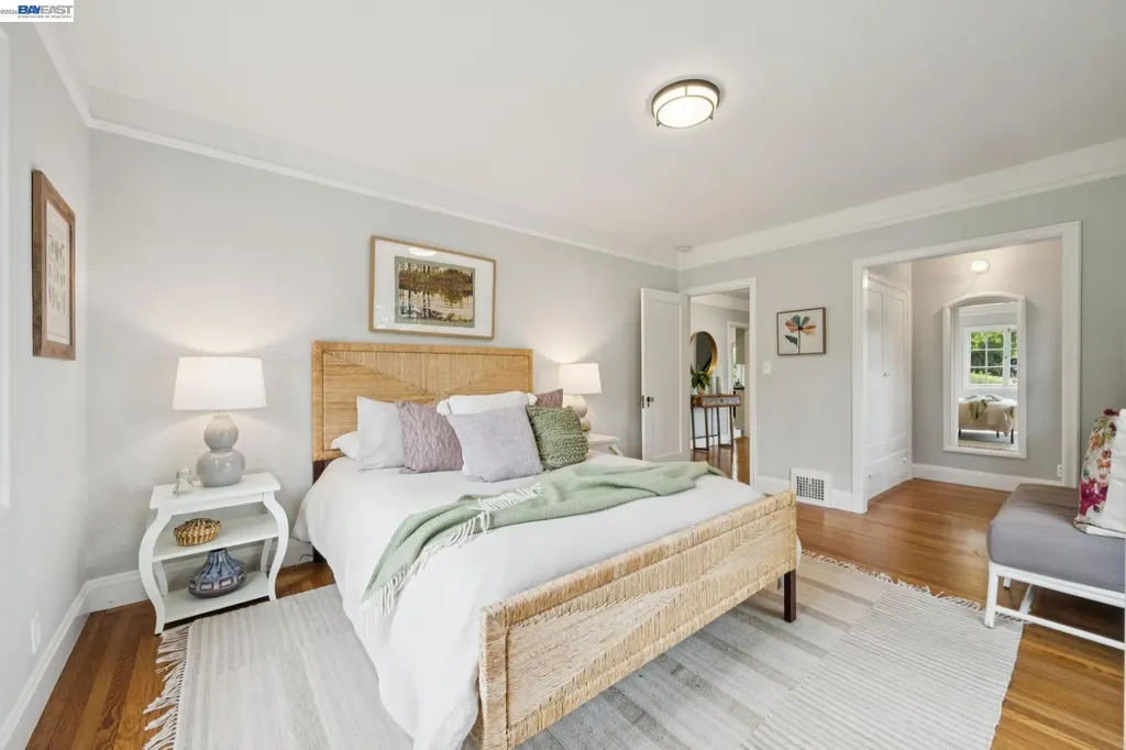 6968 Thornhill Drive Oakland CA 94611