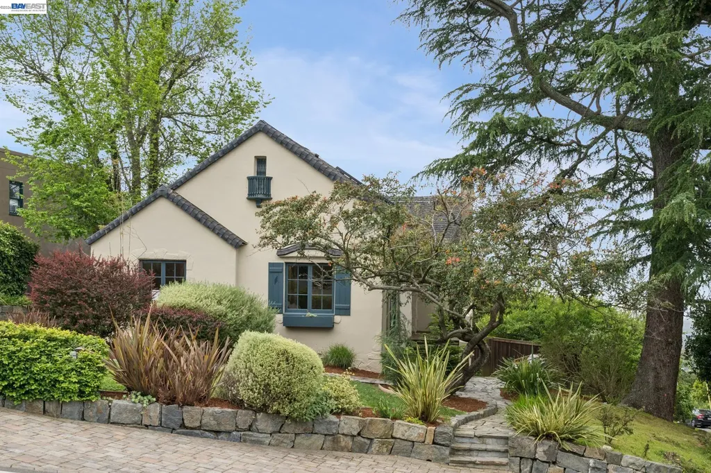6968 Thornhill Drive Oakland CA 94611