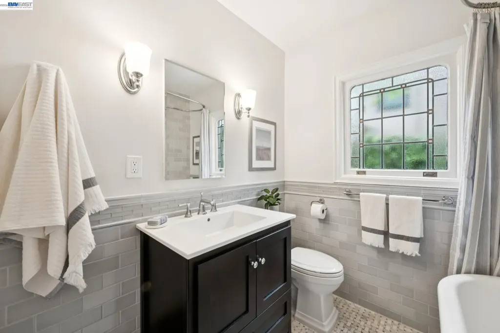 6968 Thornhill Drive Oakland CA 94611