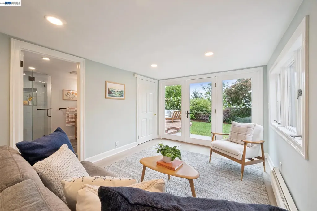 6968 Thornhill Drive Oakland CA 94611