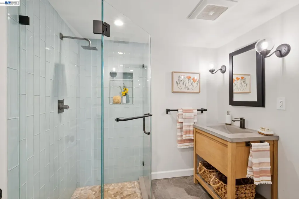 6968 Thornhill Drive Oakland CA 94611