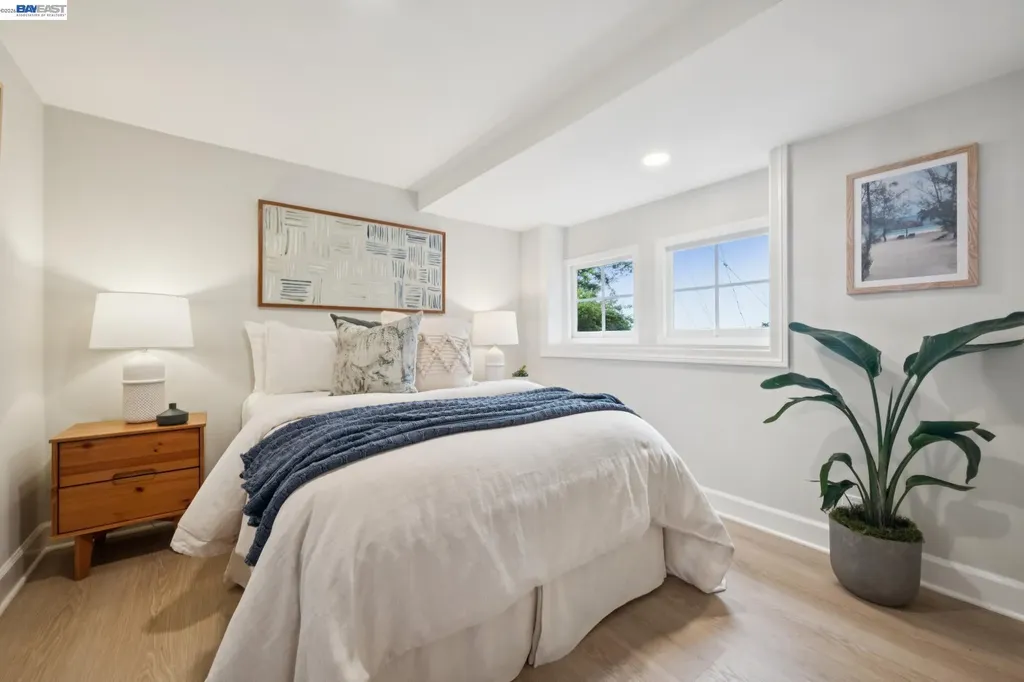 6968 Thornhill Drive Oakland CA 94611