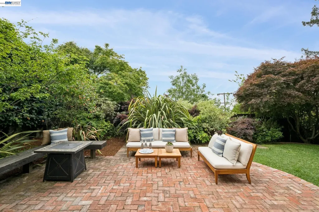 6968 Thornhill Drive Oakland CA 94611
