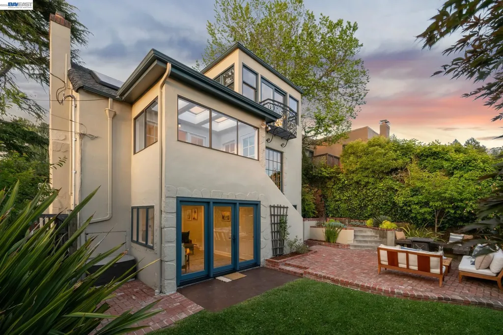 6968 Thornhill Drive Oakland CA 94611