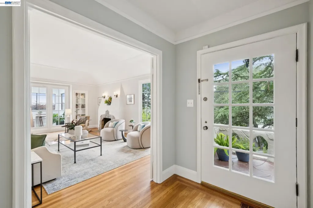 6968 Thornhill Drive Oakland CA 94611