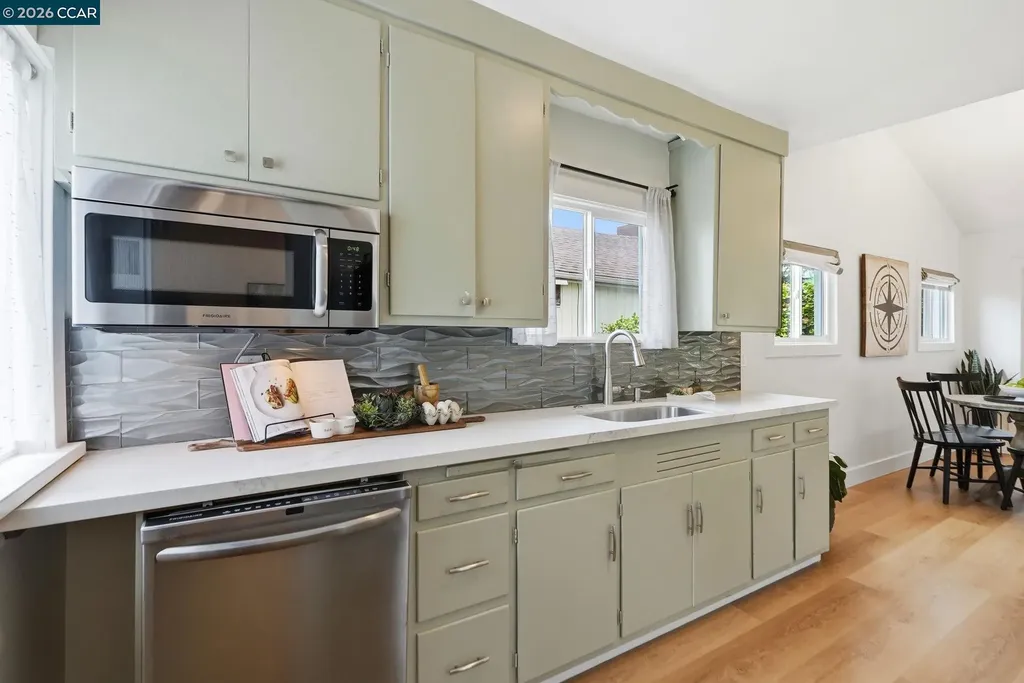3758 Patterson Avenue Oakland CA 94619