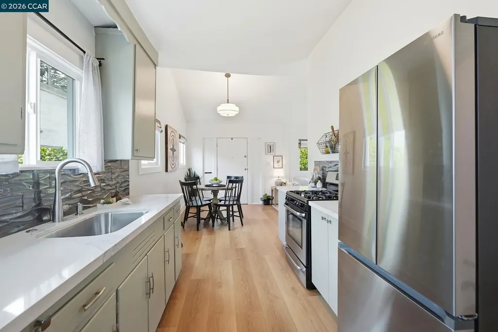 3758 Patterson Avenue Oakland CA 94619