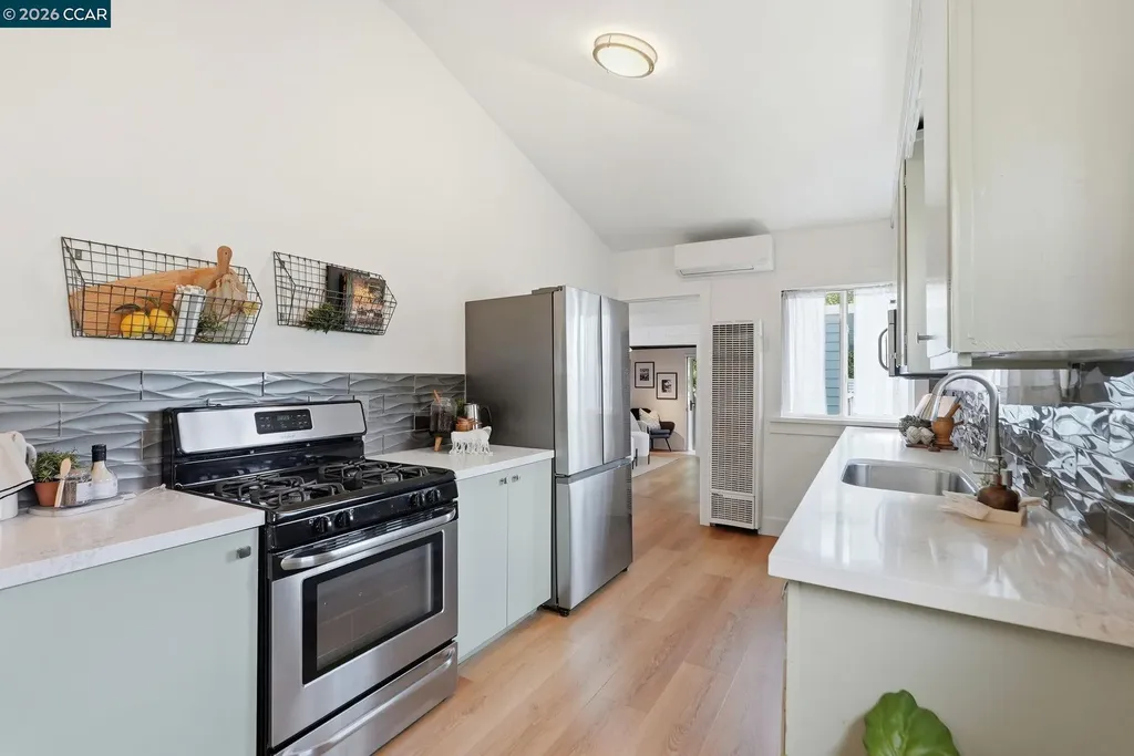 3758 Patterson Avenue Oakland CA 94619