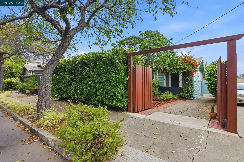 3758 Patterson Avenue Oakland CA 94619