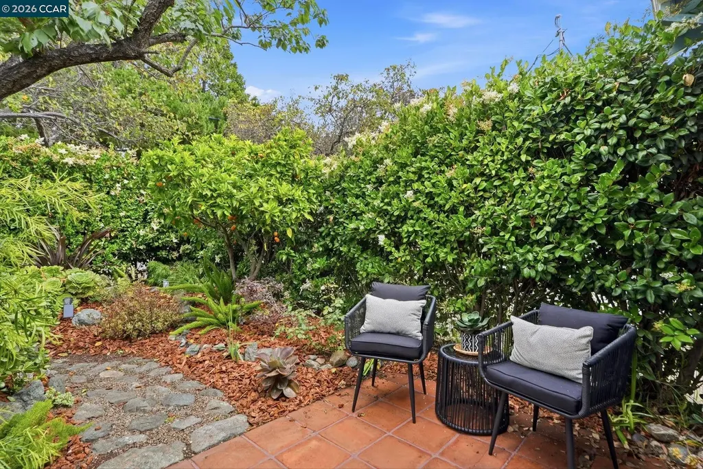 3758 Patterson Avenue Oakland CA 94619