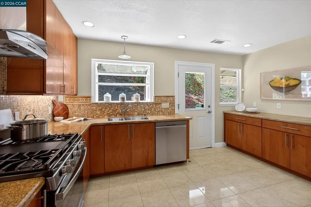 28 Rheem Boulevard Orinda CA 94563