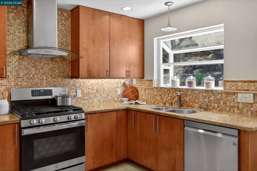 28 Rheem Boulevard Orinda CA 94563