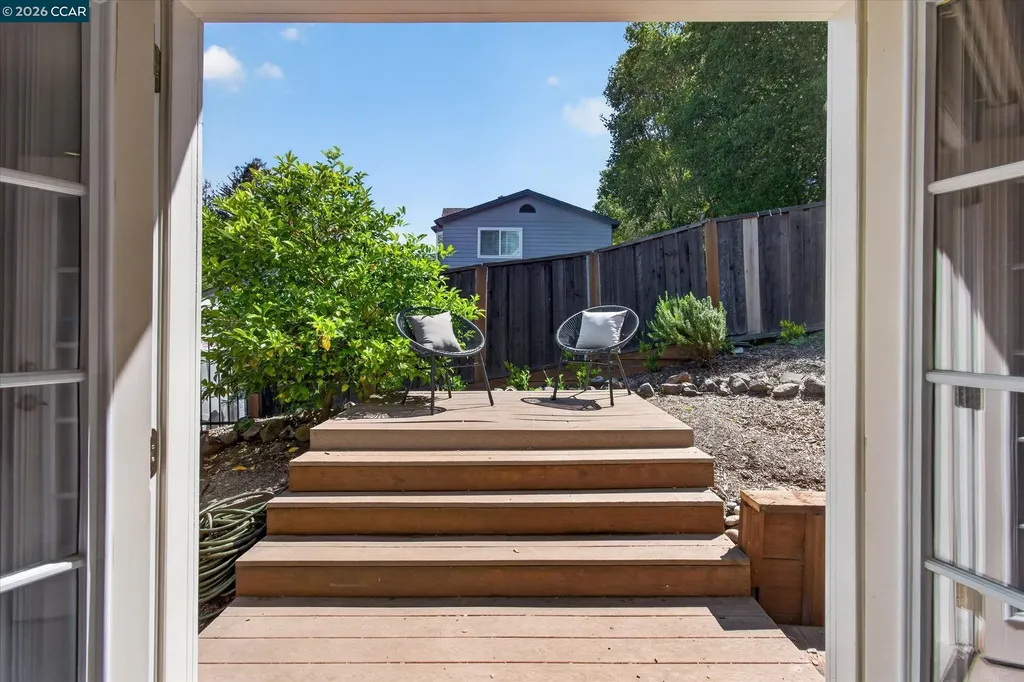 28 Rheem Boulevard Orinda CA 94563