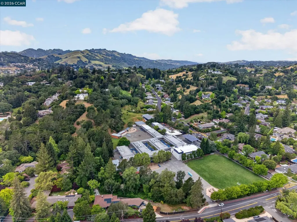 28 Rheem Boulevard Orinda CA 94563