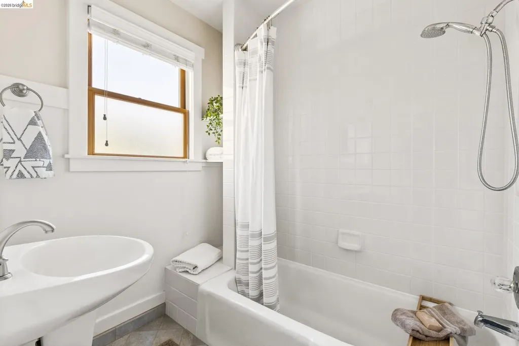 2434 Wilbur Street Oakland CA 94602