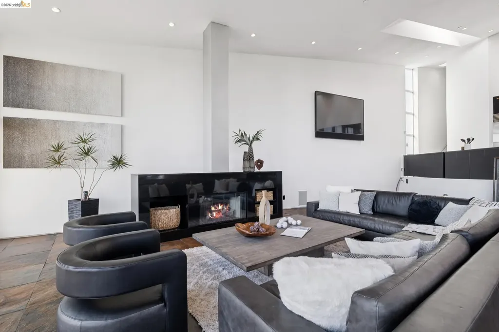 6343 Skyline Boulevard Oakland CA 94611