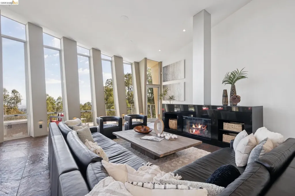 6343 Skyline Boulevard Oakland CA 94611