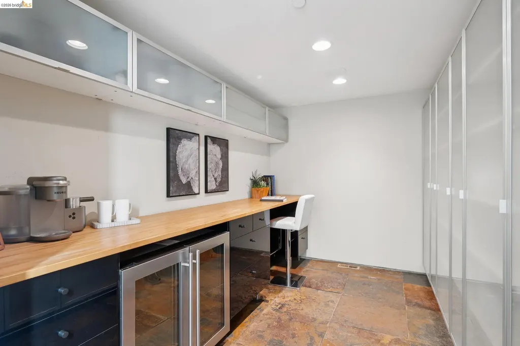6343 Skyline Boulevard Oakland CA 94611