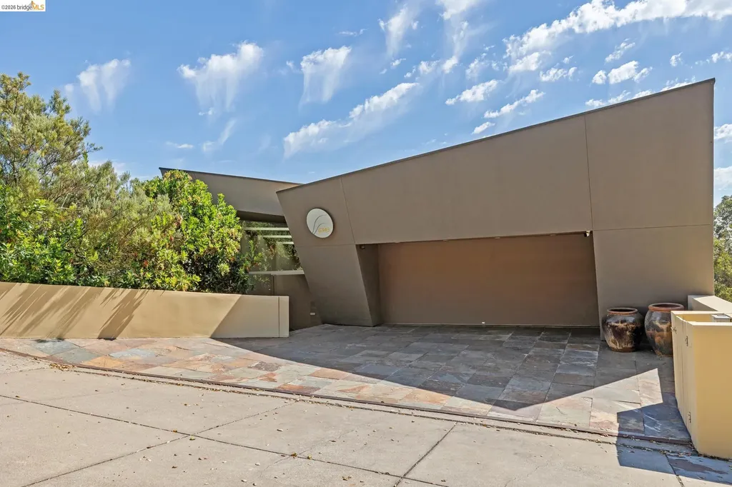 6343 Skyline Boulevard Oakland CA 94611