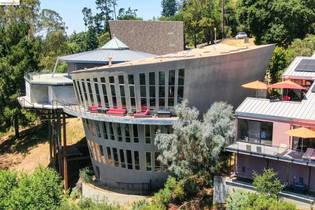 6343 Skyline Boulevard Oakland CA 94611