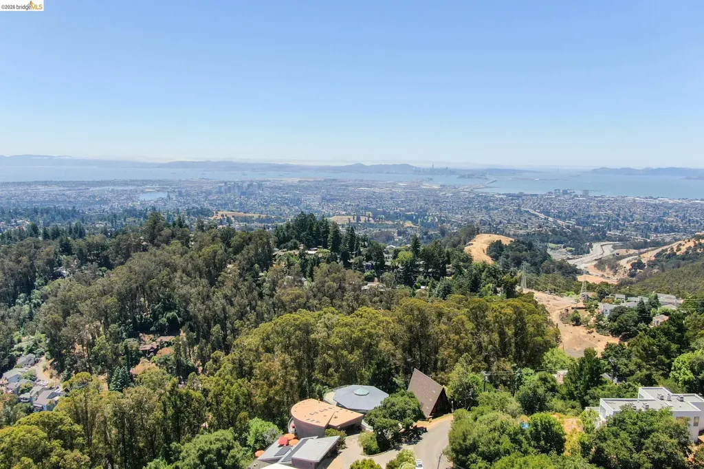 6343 Skyline Boulevard Oakland CA 94611