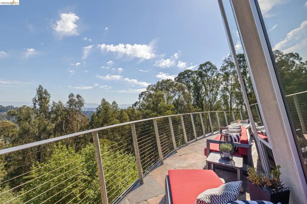 6343 Skyline Boulevard Oakland CA 94611