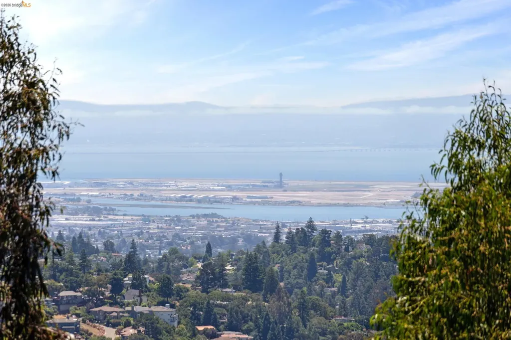 6343 Skyline Boulevard Oakland CA 94611
