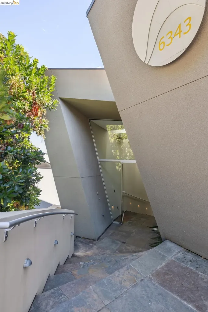 6343 Skyline Boulevard Oakland CA 94611