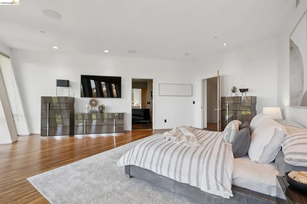 6343 Skyline Boulevard Oakland CA 94611