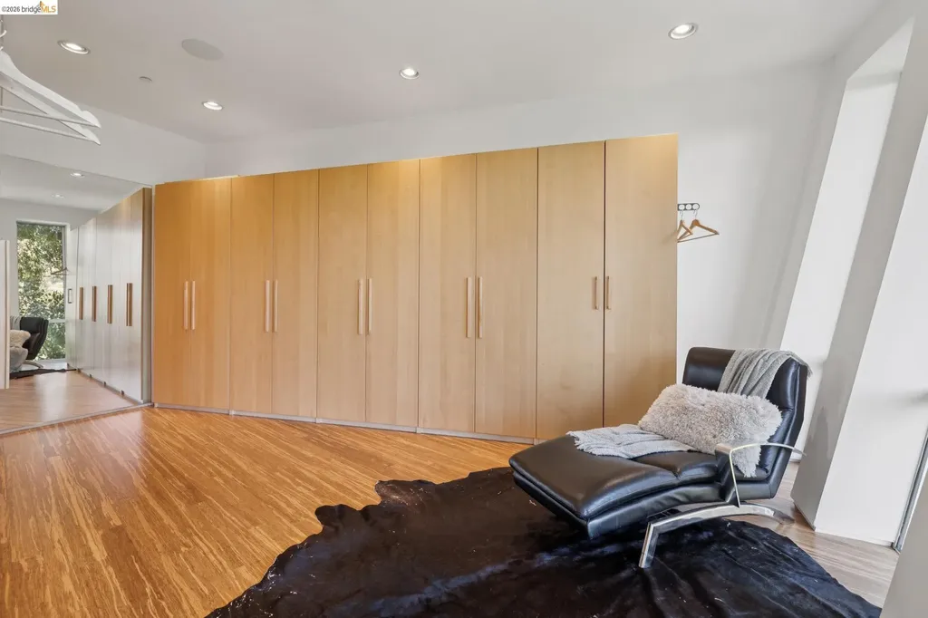 6343 Skyline Boulevard Oakland CA 94611