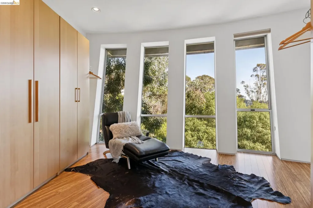 6343 Skyline Boulevard Oakland CA 94611