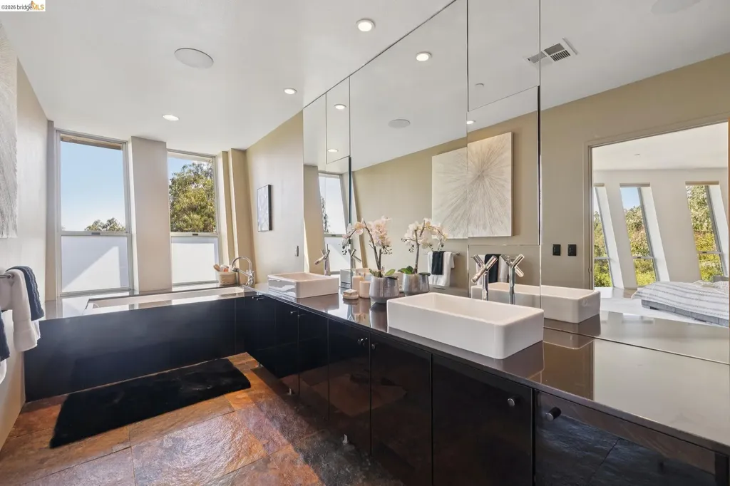 6343 Skyline Boulevard Oakland CA 94611