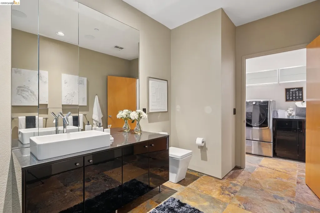 6343 Skyline Boulevard Oakland CA 94611