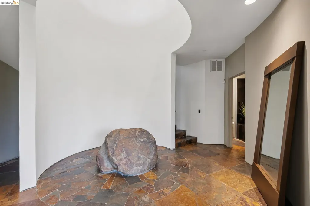 6343 Skyline Boulevard Oakland CA 94611